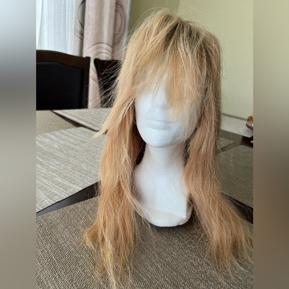 Uniwigs 16" 01R-Almond Frost 130% density 22" cap - Picture 3 of 8